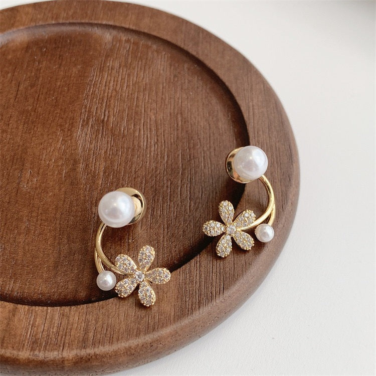 Elegant Floral Pearl Ear Cuff Earrings – Gold Finish